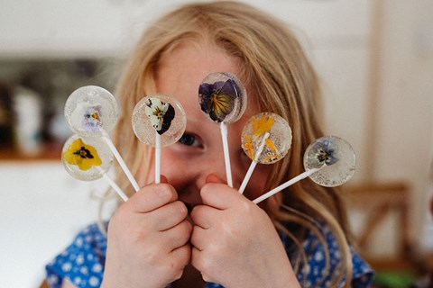 Edible Flower Lollipops!