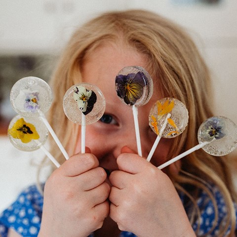 Edible Flower Lollipops!